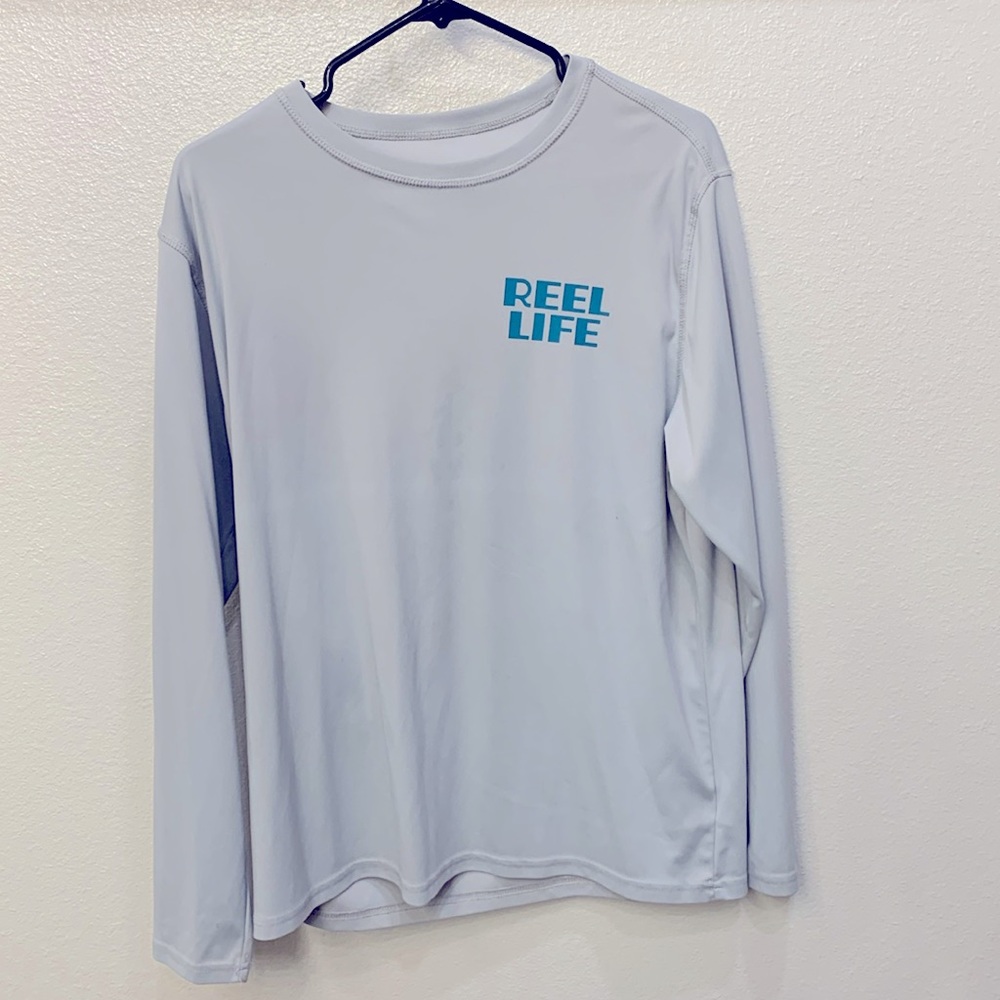 This is a men’s medium long sleeve outdoor T-shirt, real life brand